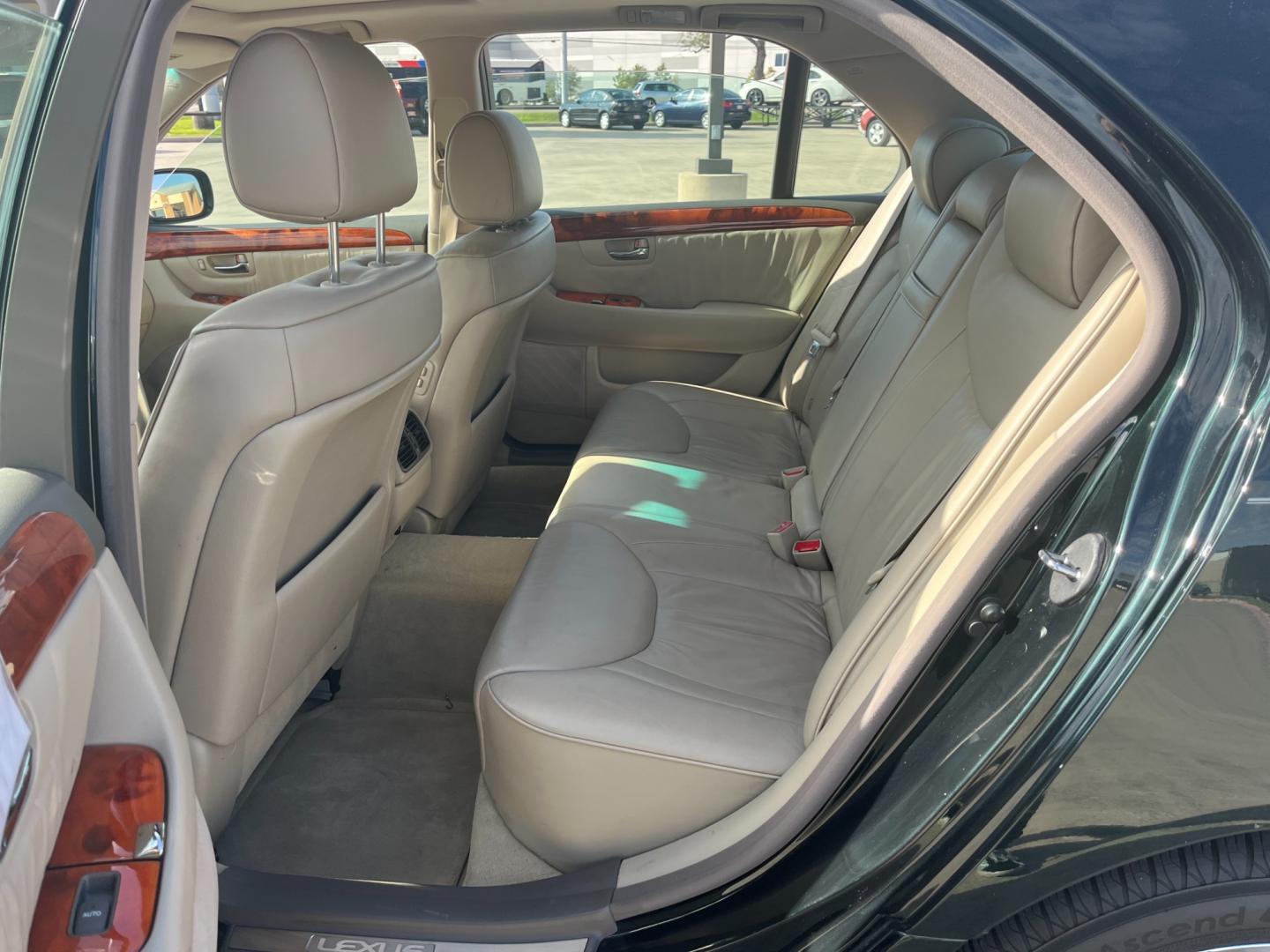 2001 blue /TAN Lexus LS 430 Sedan (JTHBN30F410) with an 4.3L V8 DOHC 32V engine, 5-Speed Automatic Overdrive transmission, located at 14700 Tomball Parkway 249, Houston, TX, 77086, (281) 444-2200, 29.928619, -95.504074 - Photo#9